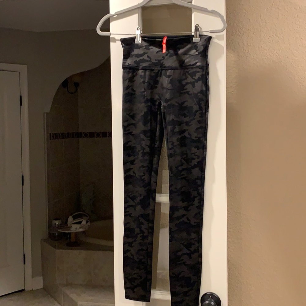 Spanx black Army Print size s/p Leggings